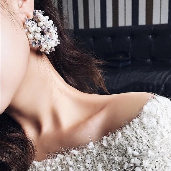 Beaded Pink Floral Pearl Wreath Hoop Earrings - Picture 2 of 8